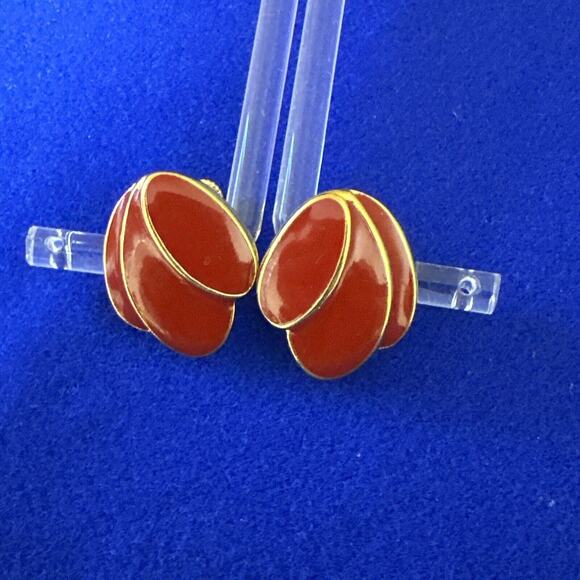 VTG NAPIER Gold Tone RED ENAMEL Screw back Clip On Earrings EUC Classic - Picture 3 of 8